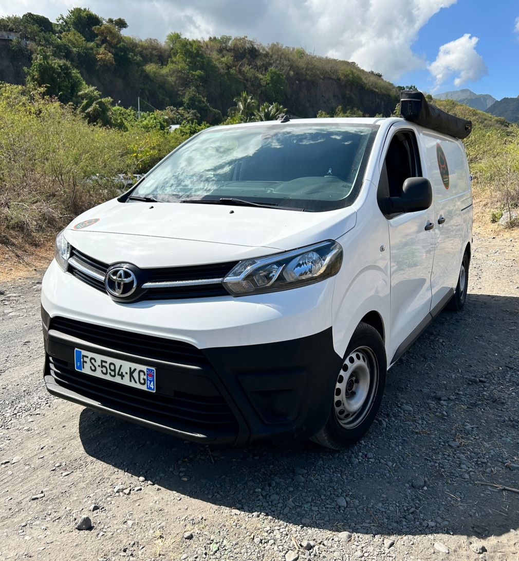 SulliVAN, van aménagé tout confort, en location à La Réunion SulliVAN, van aménagé tout confort, en location à La Réunion