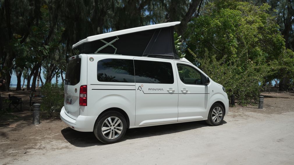Panama U10, van am&eacute;nag&eacute; en location sur l'&icirc;le de La R&eacute;union