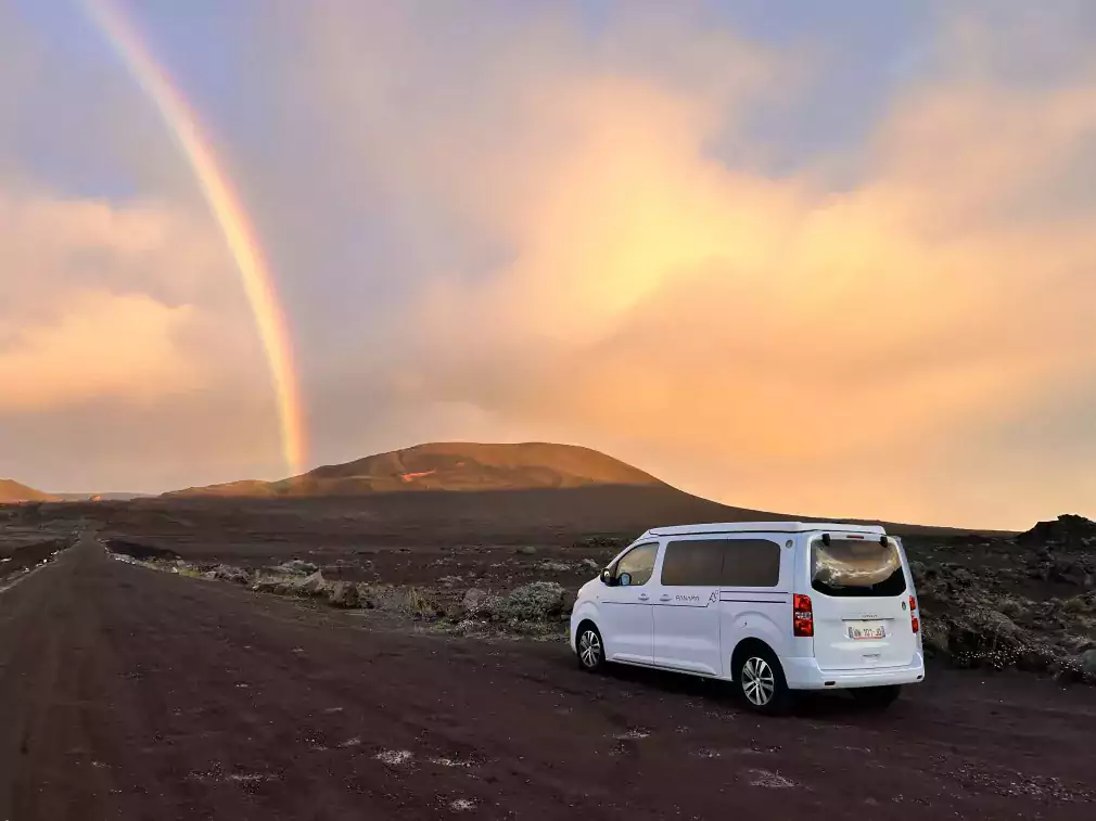 Van aménagé Kaz Nomad au volcan du Piton de la Fournaise à La Réunion