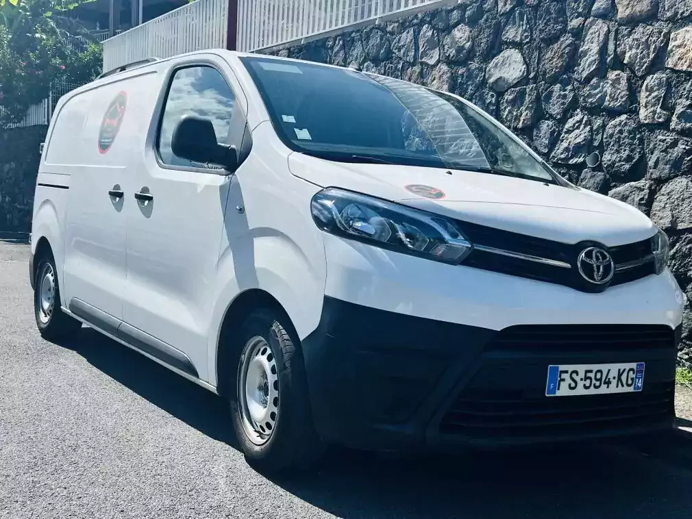 Van Sullivan Toyota Proace am&eacute;nag&eacute; &agrave; louer &agrave; La R&eacute;union